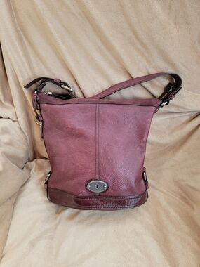 Women's Fossel Leather Shoulder Bag in Burgundy